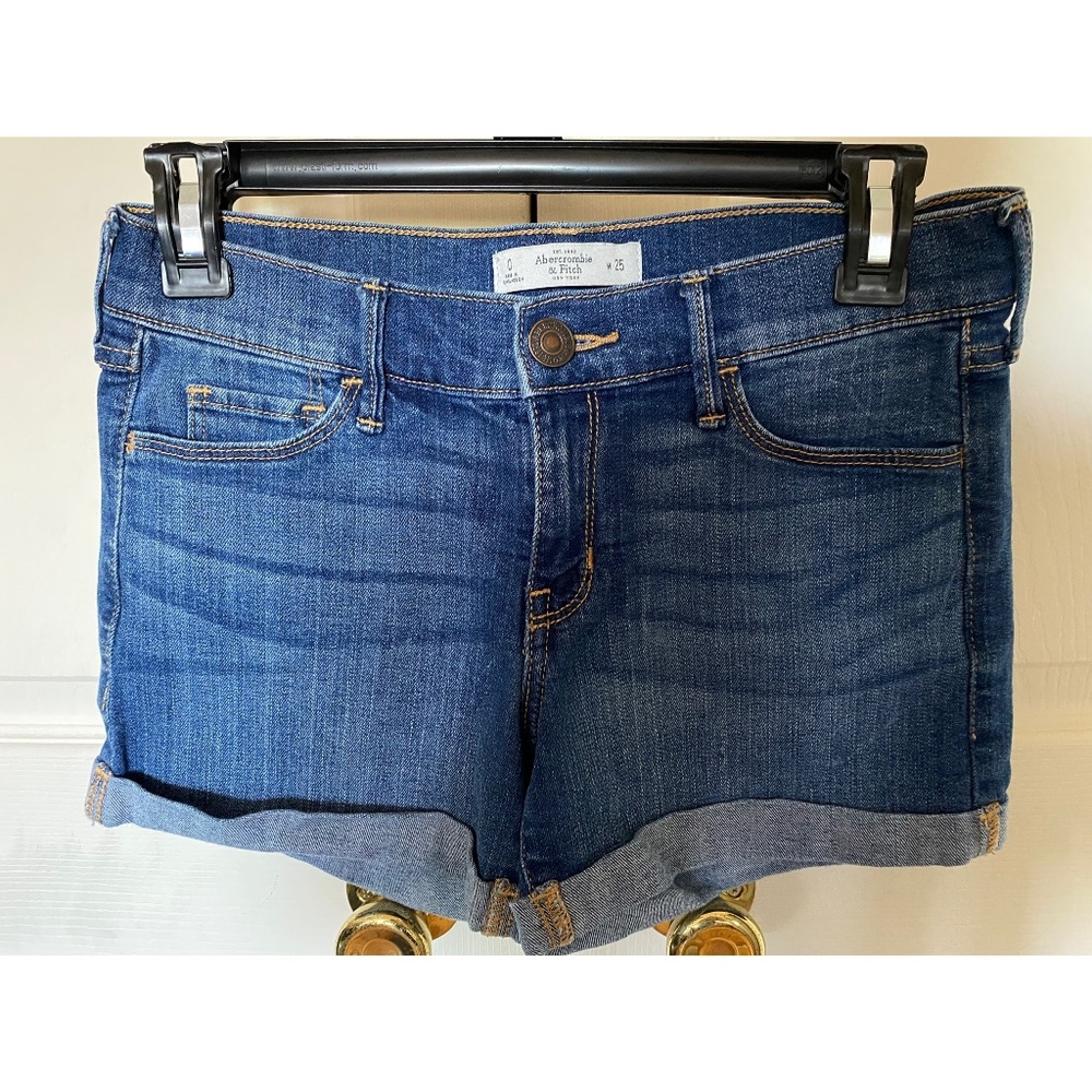 EUC Abercrombie & Fitch Women’s blue Medium wash cuffed denim shorts Size 0 W25